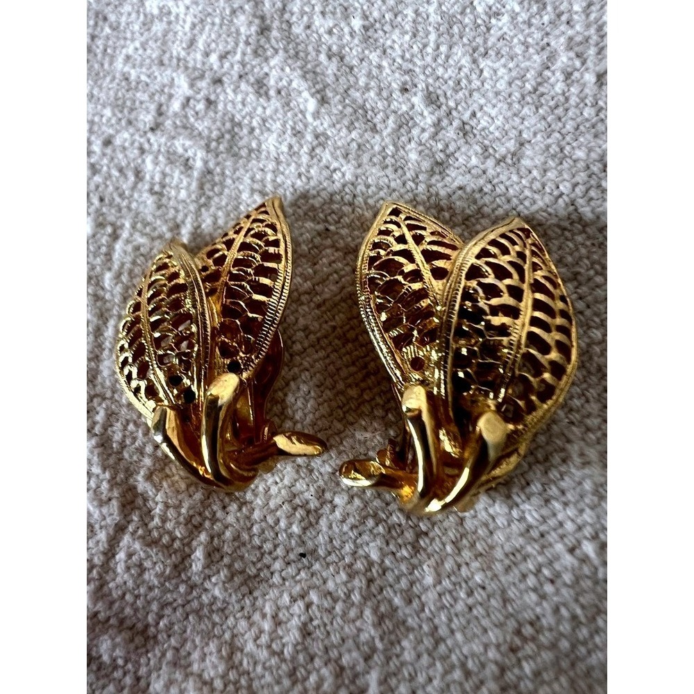 \Vintage Clip On Earrings Gold Tone Filigree Double Leaf Botanical